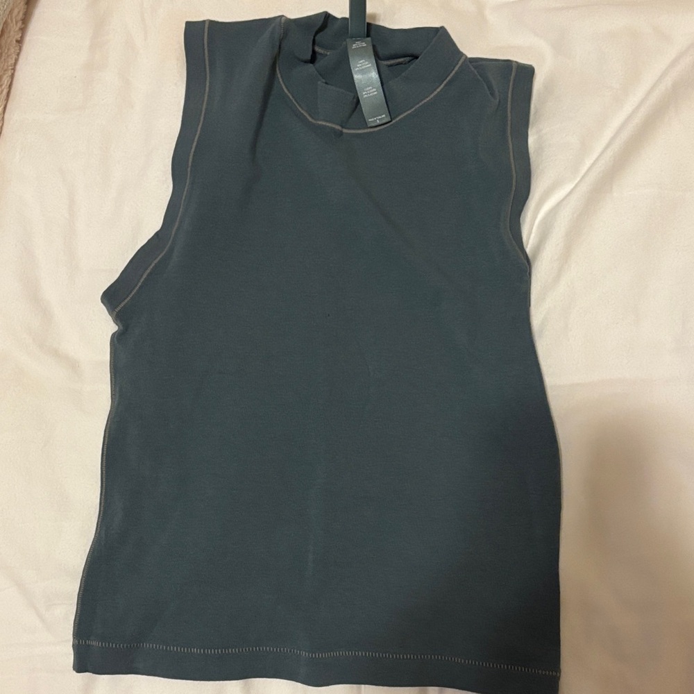 SKIMS Sleeveless Charcoal Muscle Tee